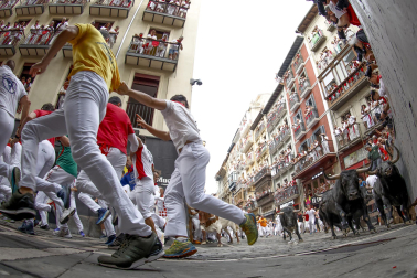 Fotos del séptimo encierro de San Fermín 2026 con toros de Miura.
