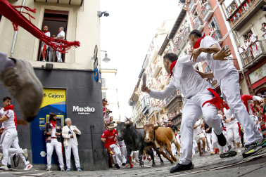 Fotos del séptimo encierro de San Fermín 2026 con toros de Miura.