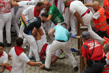 Fotos del séptimo encierro de San Fermín 2026 con toros de Miura.