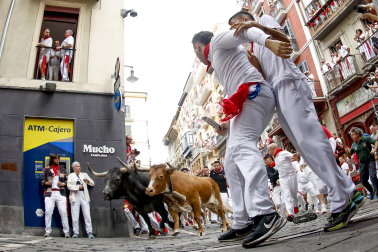 Fotos del séptimo encierro de San Fermín 2026 con toros de Miura.