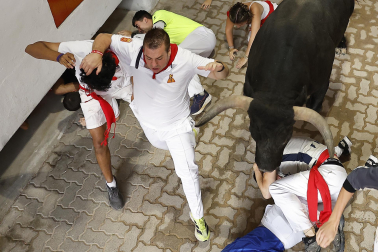 Fotos del séptimo encierro de San Fermín 2026 con toros de Miura.