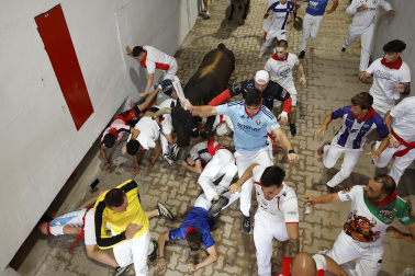 Fotos del séptimo encierro de San Fermín 2026 con toros de Miura.