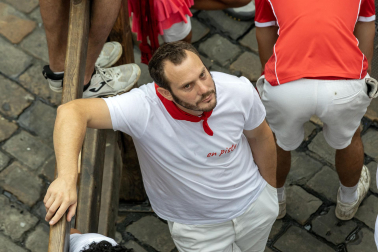 Fotos del séptimo encierro de San Fermín 2026 con toros de Miura en la plaza del Ayuntamiento.
