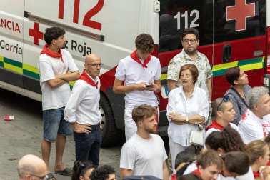 Fotos del séptimo encierro de San Fermín 2026 con toros de Miura en la plaza del Ayuntamiento.