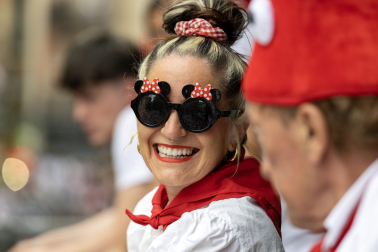 Fotos del séptimo encierro de San Fermín 2026 con toros de Miura en la plaza del Ayuntamiento.