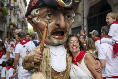 Foto de la salida de gigantes y cabezudos el 13 de julio de San Fermín 2026