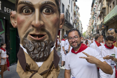 Foto de la salida de gigantes y cabezudos el 13 de julio de San Fermín 2026