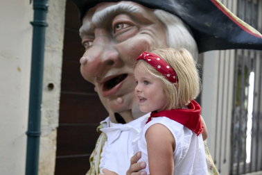 Foto de la salida de gigantes y cabezudos el 13 de julio de San Fermín 2026