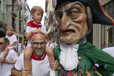 Foto de la salida de gigantes y cabezudos el 13 de julio de San Fermín 2026