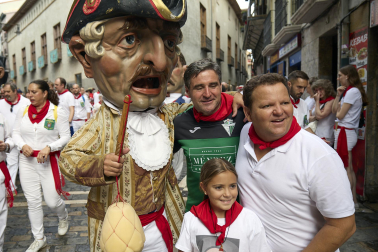 Foto de la salida de gigantes y cabezudos el 13 de julio de San Fermín 2026