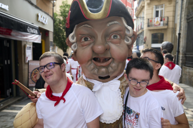 Foto de la salida de gigantes y cabezudos el 13 de julio de San Fermín 2026