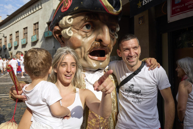 Foto de la salida de gigantes y cabezudos el 13 de julio de San Fermín 2026