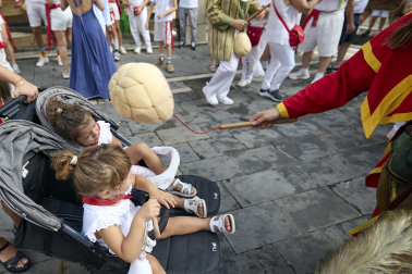Foto de la salida de gigantes y cabezudos el 13 de julio de San Fermín 2026