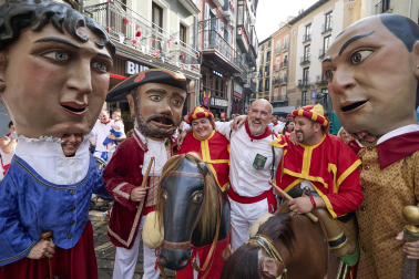 Foto de la salida de gigantes y cabezudos el 13 de julio de San Fermín 2026