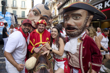 Foto de la salida de gigantes y cabezudos el 13 de julio de San Fermín 2026