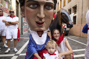 Foto de la salida de gigantes y cabezudos el 13 de julio de San Fermín 2026
