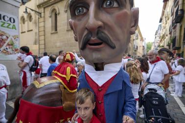 Foto de la salida de gigantes y cabezudos el 13 de julio de San Fermín 2026
