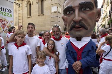 Foto de la salida de gigantes y cabezudos el 13 de julio de San Fermín 2026