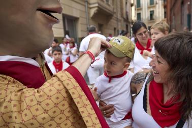 Foto de la salida de gigantes y cabezudos el 13 de julio de San Fermín 2026