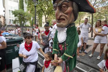 Foto de la salida de gigantes y cabezudos el 13 de julio de San Fermín 2026