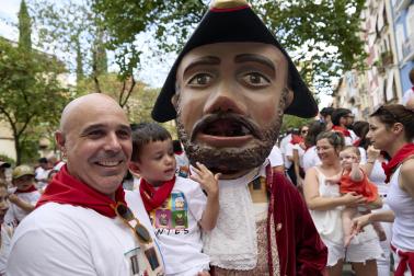 Foto de la salida de gigantes y cabezudos el 13 de julio de San Fermín 2026