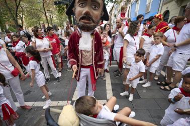 Foto de la salida de gigantes y cabezudos el 13 de julio de San Fermín 2026