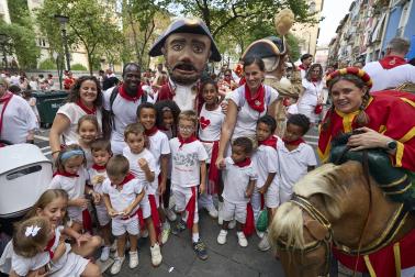 Foto de la salida de gigantes y cabezudos el 13 de julio de San Fermín 2026