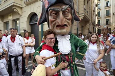 Foto de la salida de gigantes y cabezudos el 13 de julio de San Fermín 2026