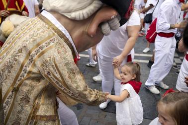 Foto de la salida de gigantes y cabezudos el 13 de julio de San Fermín 2026