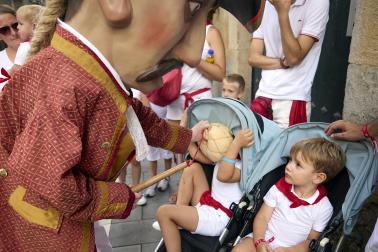 Foto de la salida de gigantes y cabezudos el 13 de julio de San Fermín 2026