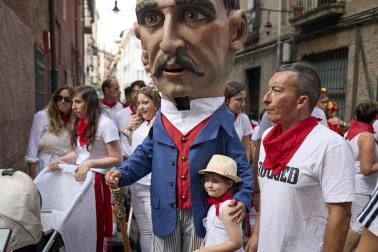 Foto de la salida de gigantes y cabezudos el 13 de julio de San Fermín 2026