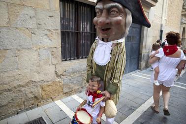 Foto de la salida de gigantes y cabezudos el 13 de julio de San Fermín 2026