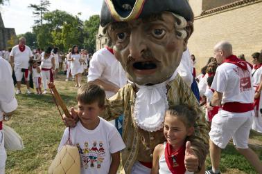 Foto de la salida de gigantes y cabezudos el 13 de julio de San Fermín 2026