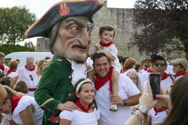 Foto de la salida de gigantes y cabezudos el 13 de julio de San Fermín 2026