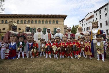 Foto de la salida de gigantes y cabezudos el 13 de julio de San Fermín 2026