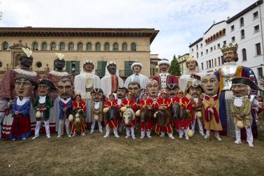 Foto de la salida de gigantes y cabezudos el 13 de julio de San Fermín 2026