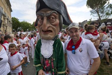 Foto de la salida de gigantes y cabezudos el 13 de julio de San Fermín 2026