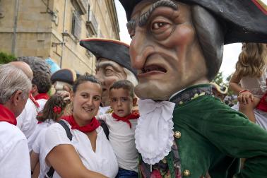 Foto de la salida de gigantes y cabezudos el 13 de julio de San Fermín 2026