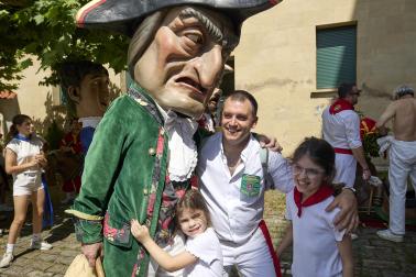 Foto de la salida de gigantes y cabezudos el 13 de julio de San Fermín 2026