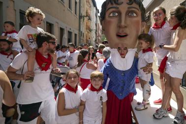 Foto de la salida de gigantes y cabezudos el 13 de julio de San Fermín 2026