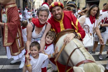 Foto de la salida de gigantes y cabezudos el 13 de julio de San Fermín 2026