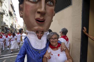Foto de la salida de gigantes y cabezudos el 13 de julio de San Fermín 2026