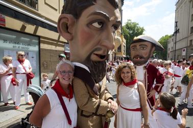 Foto de la salida de gigantes y cabezudos el 13 de julio de San Fermín 2026