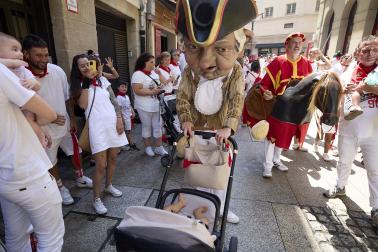 Foto de la salida de gigantes y cabezudos el 13 de julio de San Fermín 2026