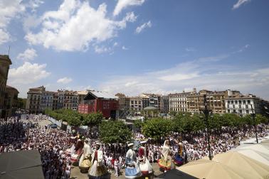 Foto de la salida de gigantes y cabezudos el 13 de julio de San Fermín 2026