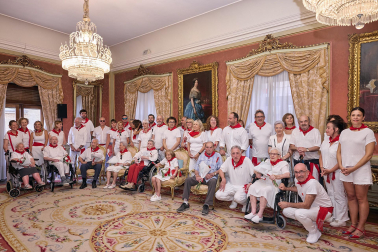 Fotos de la recepción a los mayores en el Ayuntamiento