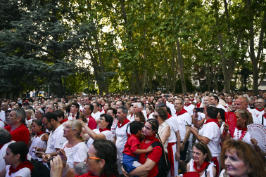 Concierto de la Orquesta Mondragón en la plaza de la Cruz