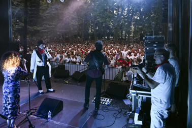 Concierto de la Orquesta Mondragón en la plaza de la Cruz