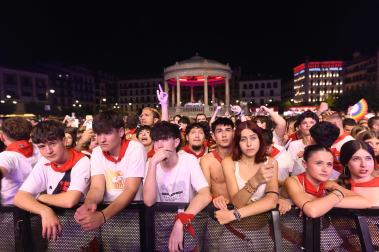 Fotos del concierto de Hofe en la Plaza del Castillo en San Fermín 2026