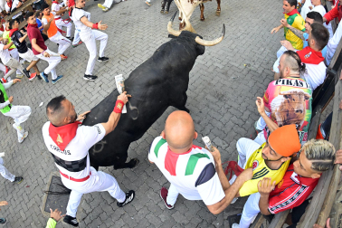 Fotos del octavo encierro de San Fermín 2026 con toros de la ganadería de Jandilla en Pamplona.